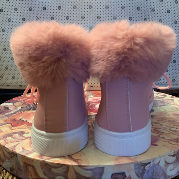 Soft fur sneakers - Picture 2 of 7